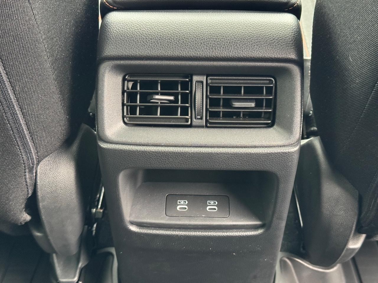 Honda CR-V Hybrid Vehicle Full-screen Gallery Image 16