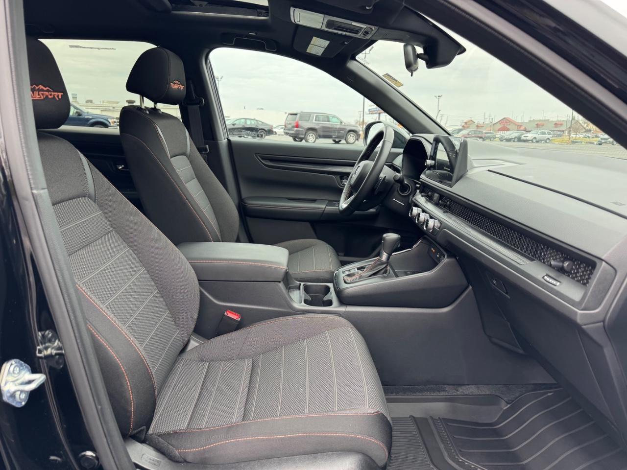 Honda CR-V Hybrid Vehicle Full-screen Gallery Image 17