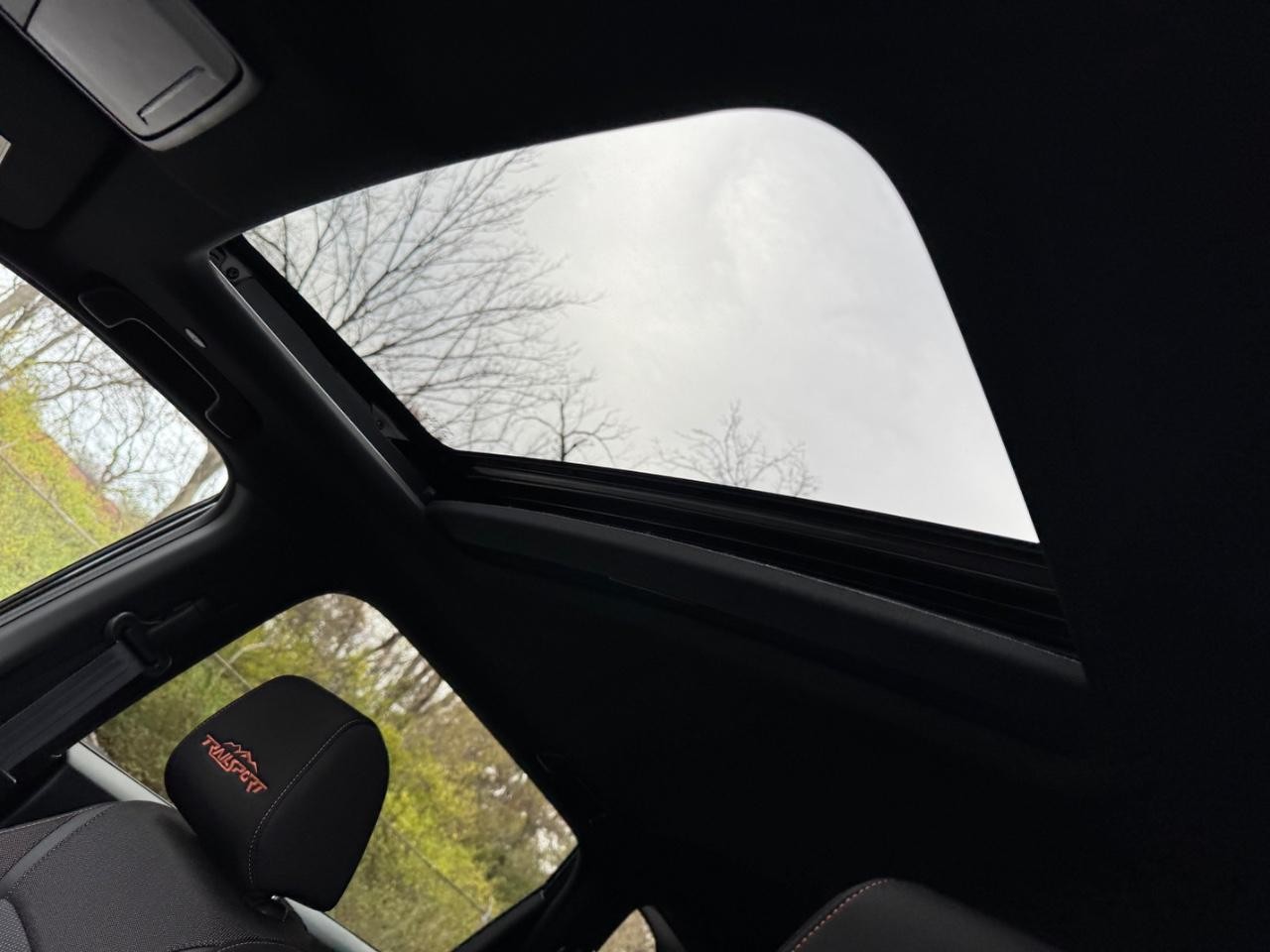 Honda CR-V Hybrid Vehicle Full-screen Gallery Image 19