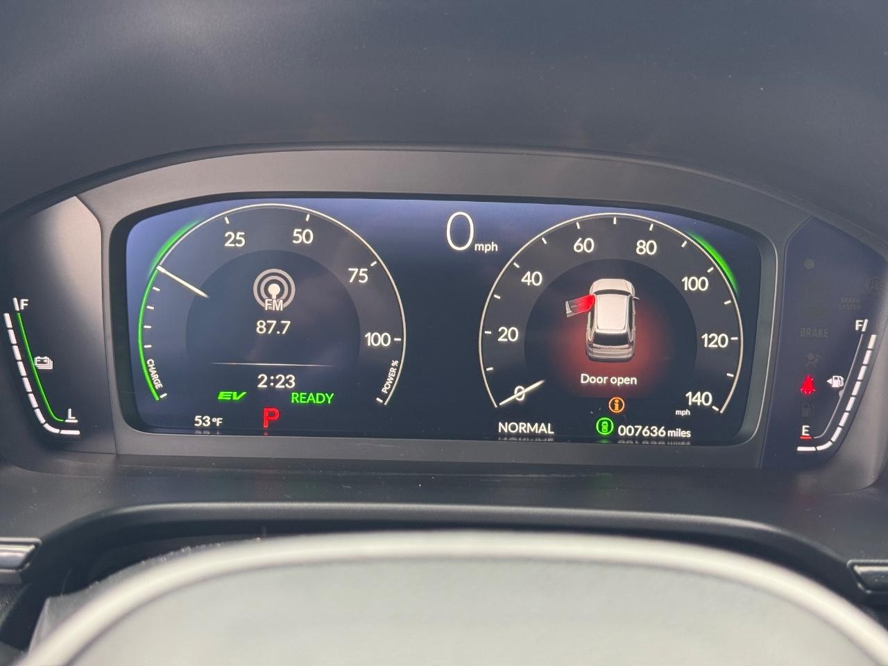 Honda CR-V Hybrid Vehicle Full-screen Gallery Image 20