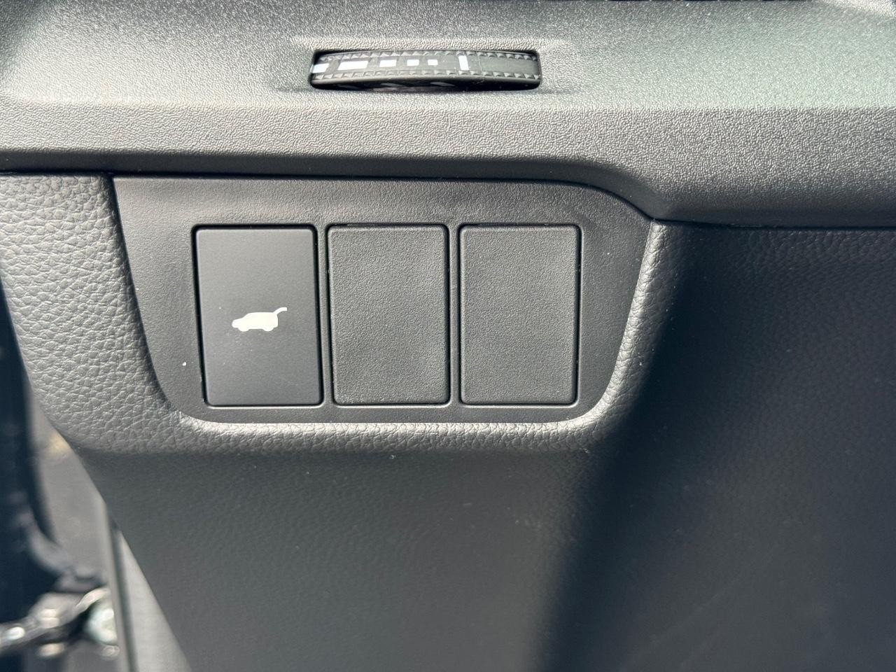 Honda CR-V Hybrid Vehicle Full-screen Gallery Image 23