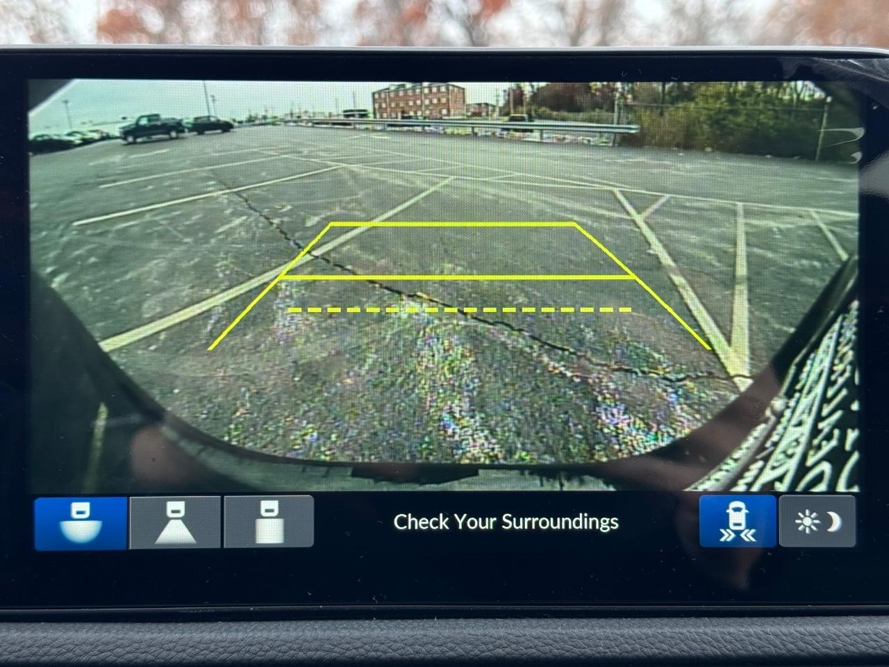 Honda CR-V Hybrid Vehicle Full-screen Gallery Image 24