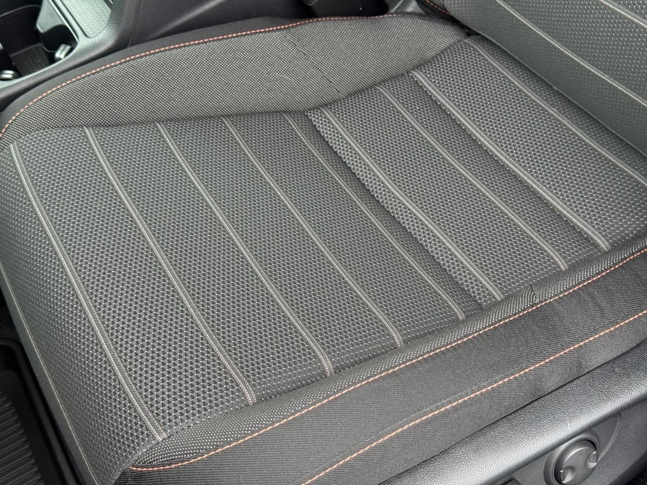 Honda CR-V Hybrid Vehicle Full-screen Gallery Image 26