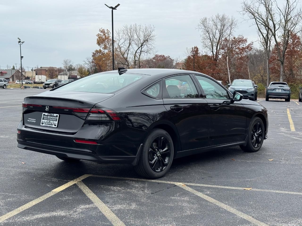 Honda Accord Sedan Vehicle Full-screen Gallery Image 03