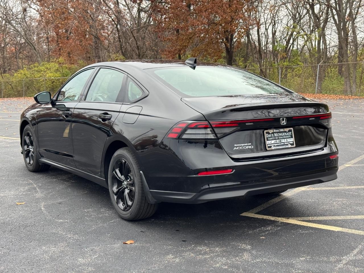 Honda Accord Sedan Vehicle Full-screen Gallery Image 06