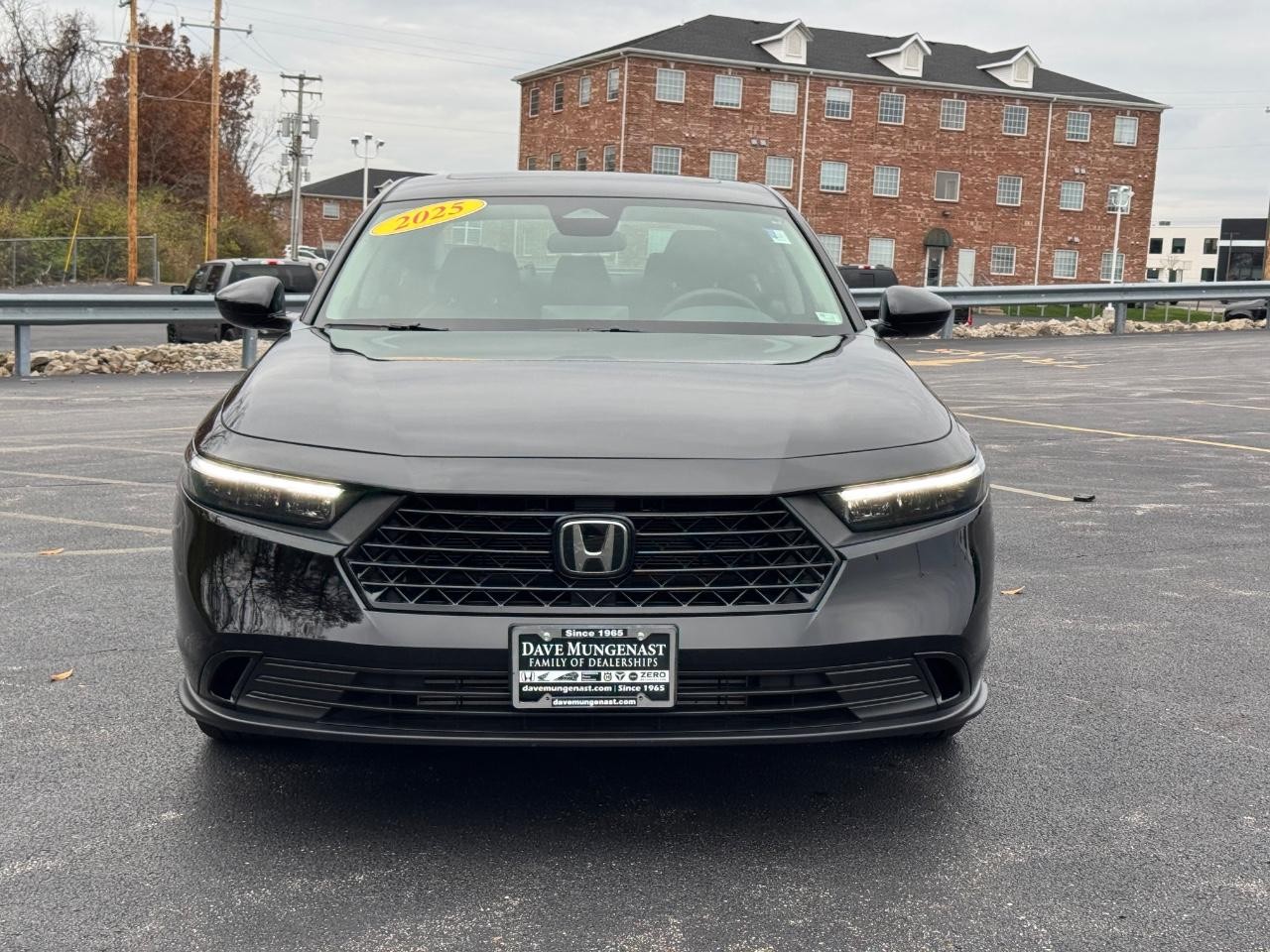 Honda Accord Sedan Vehicle Full-screen Gallery Image 09