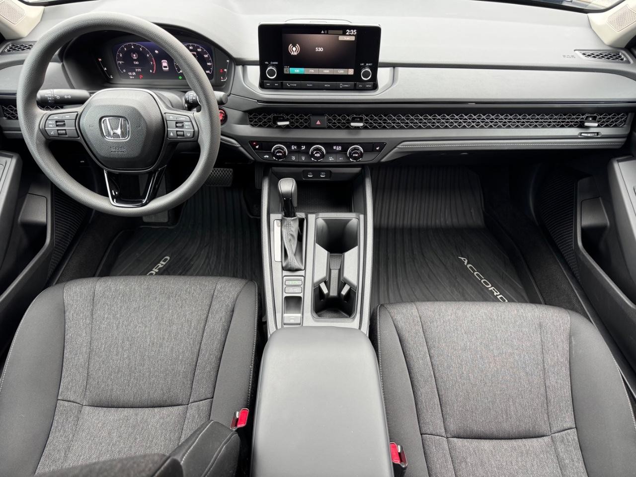 Honda Accord Sedan Vehicle Full-screen Gallery Image 11