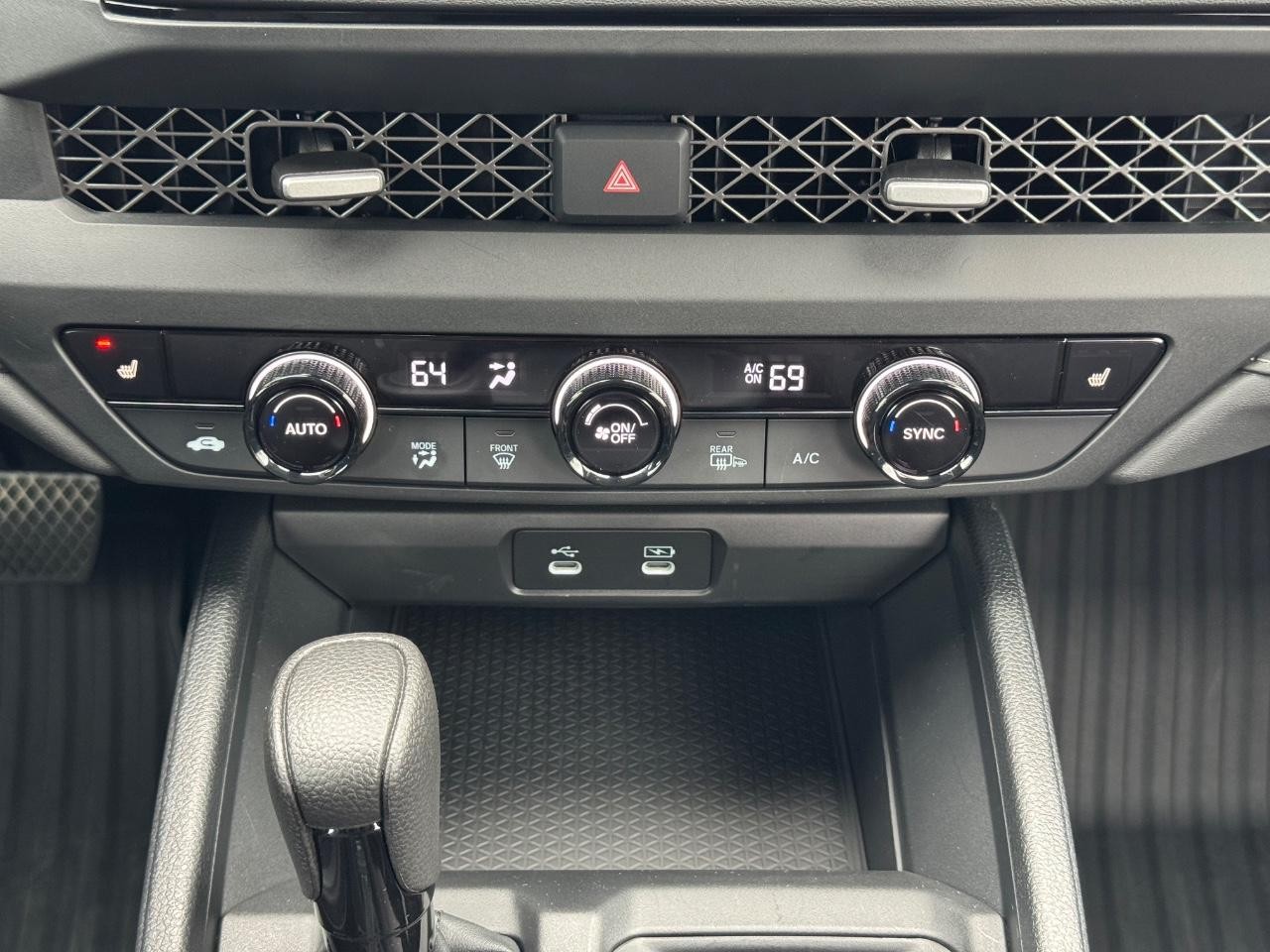 Honda Accord Sedan Vehicle Full-screen Gallery Image 14