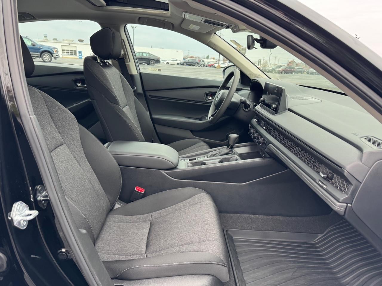 Honda Accord Sedan Vehicle Full-screen Gallery Image 17