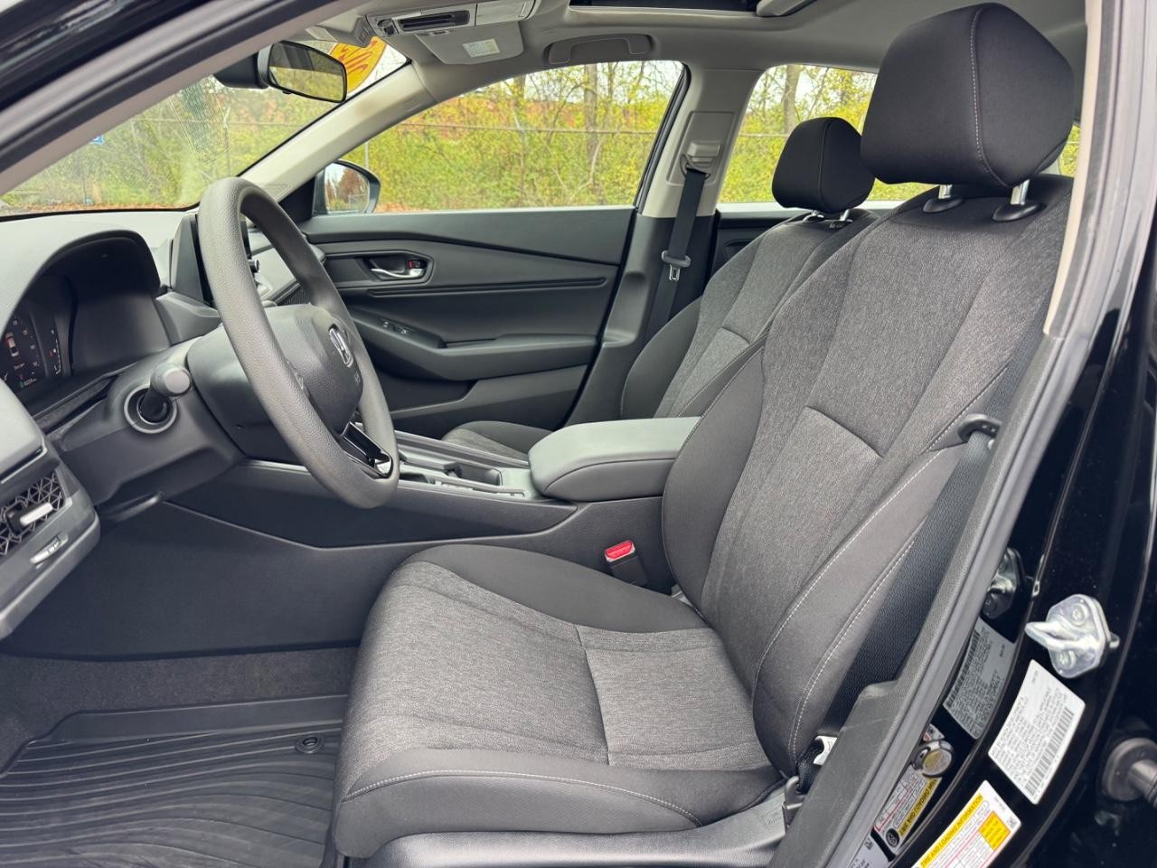 Honda Accord Sedan Vehicle Full-screen Gallery Image 18