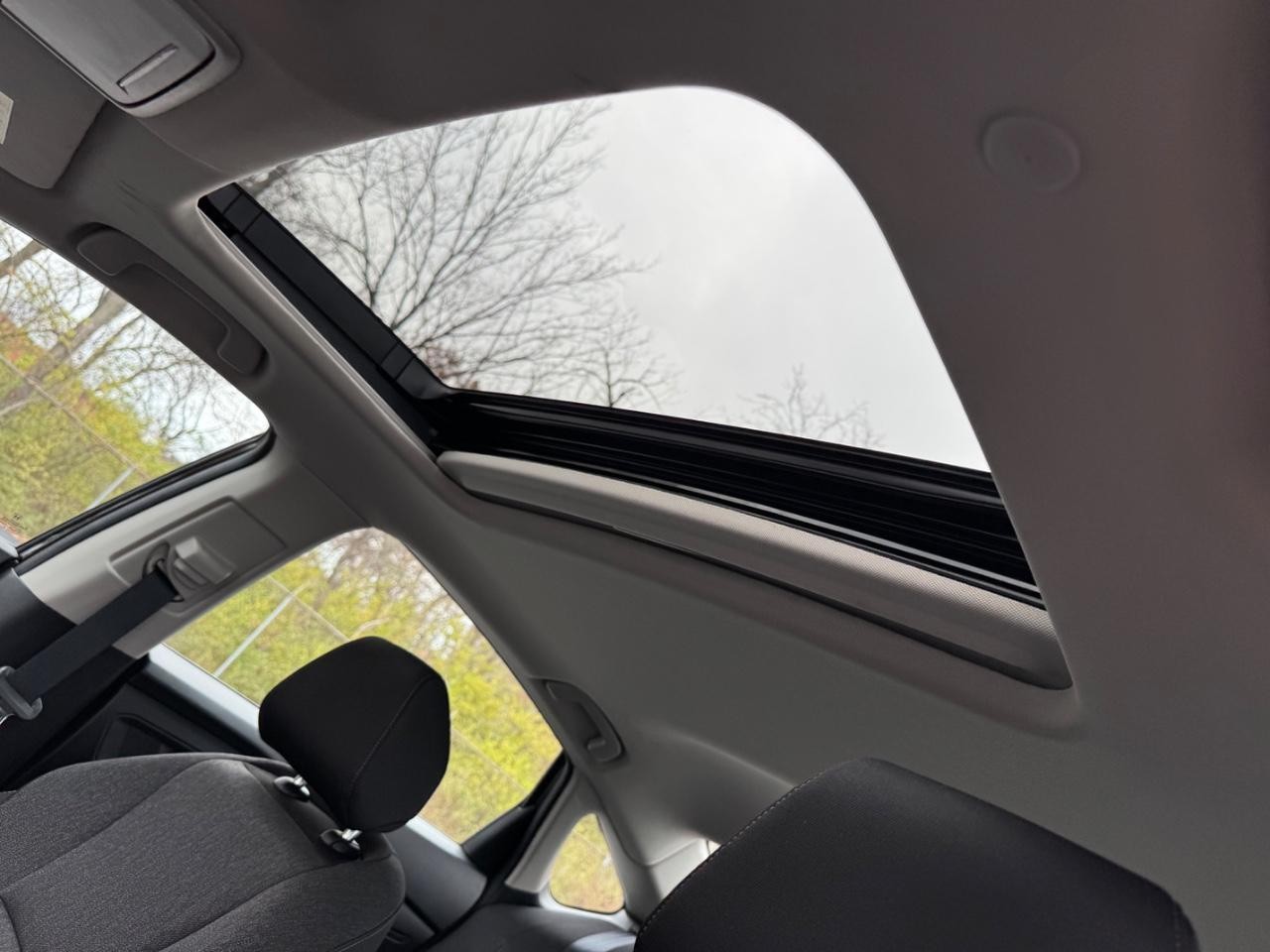 Honda Accord Sedan Vehicle Full-screen Gallery Image 19