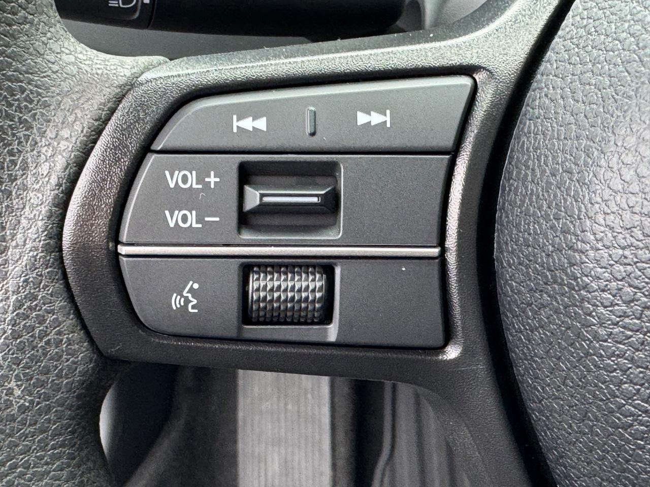 Honda Accord Sedan Vehicle Full-screen Gallery Image 21