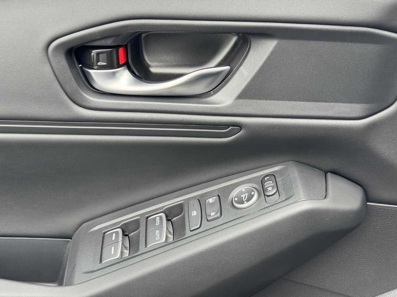 Honda Accord Sedan Vehicle Full-screen Gallery Image 24