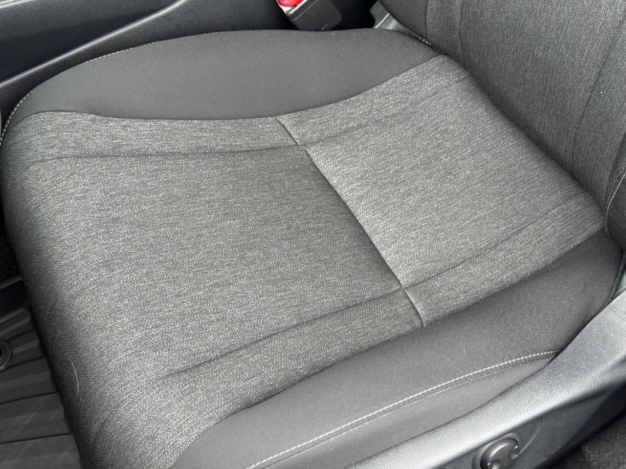 Honda Accord Sedan Vehicle Full-screen Gallery Image 25