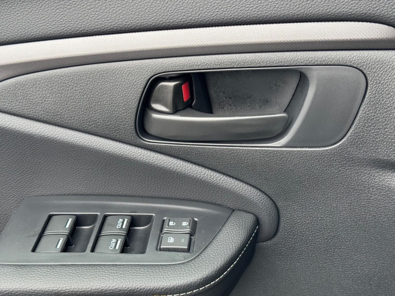 Honda Ridgeline Vehicle Full-screen Gallery Image 24