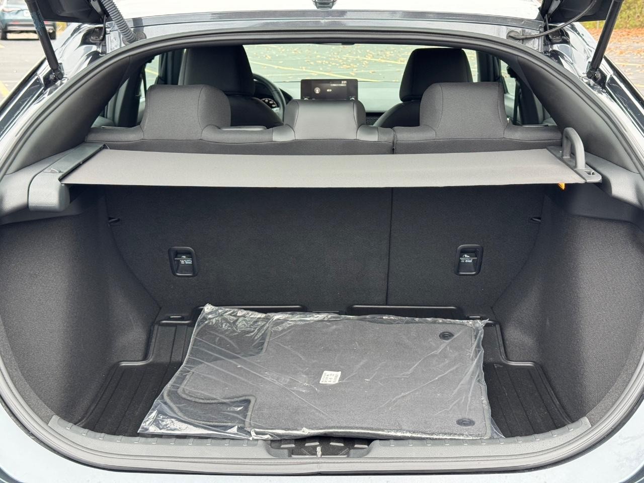 Honda Civic Hatchback Vehicle Full-screen Gallery Image 04