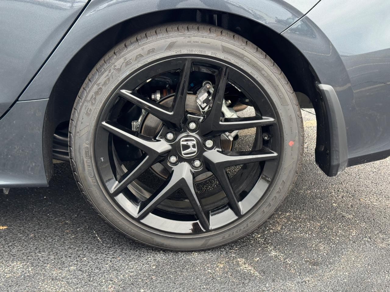 Honda Civic Hatchback Vehicle Full-screen Gallery Image 07