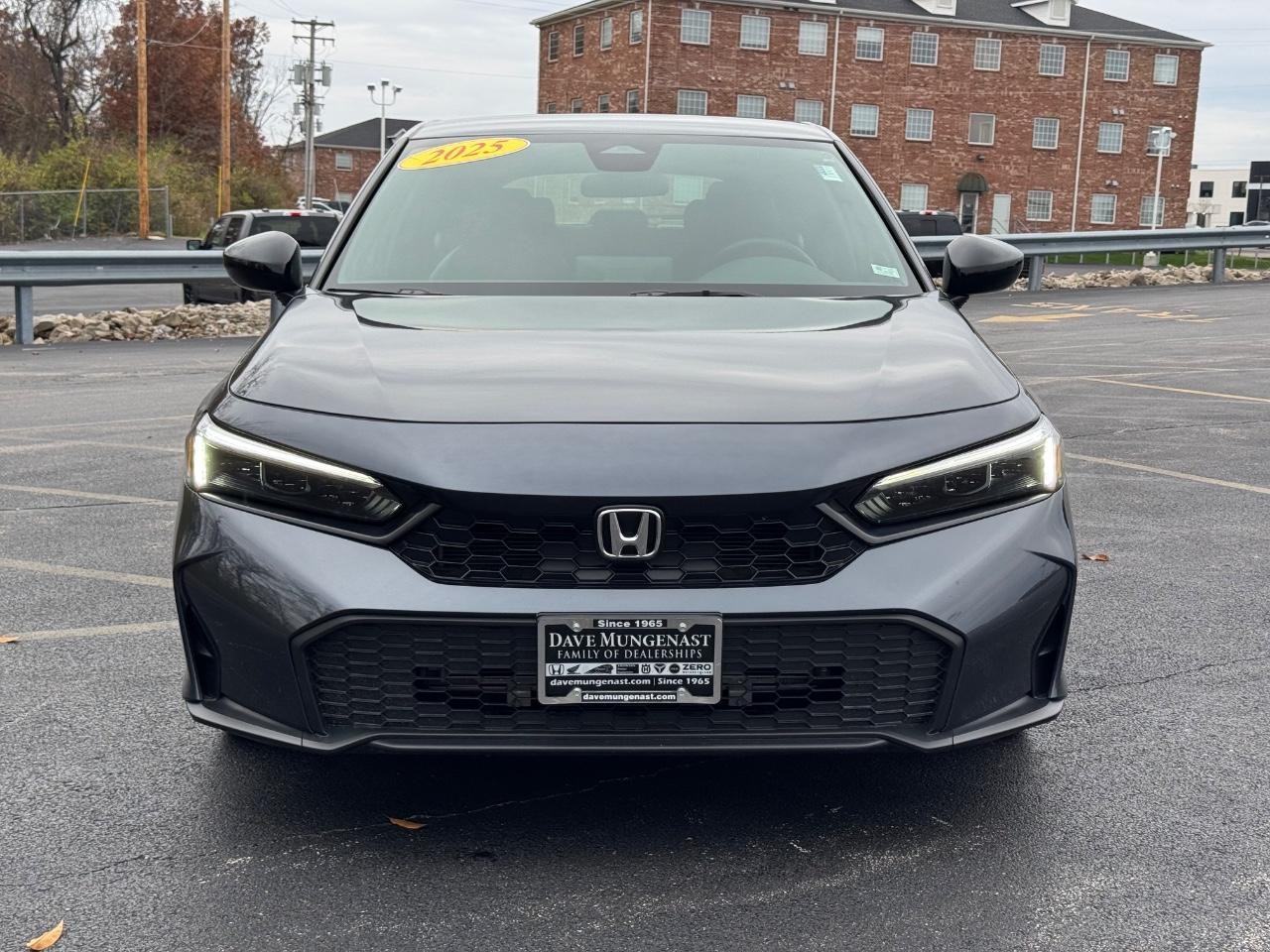 Honda Civic Hatchback Vehicle Full-screen Gallery Image 09