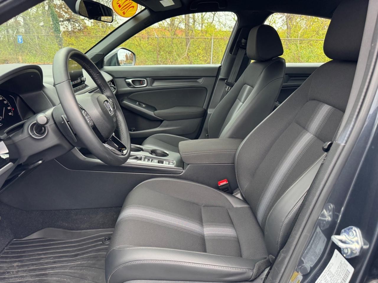 Honda Civic Hatchback Vehicle Full-screen Gallery Image 17