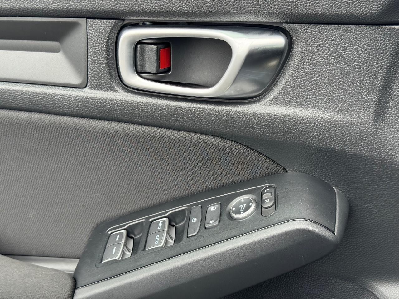 Honda Civic Hatchback Vehicle Full-screen Gallery Image 23