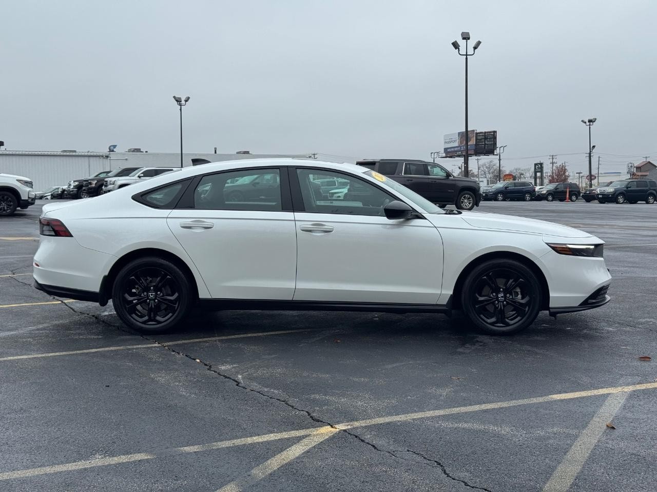 Honda Accord Sedan Vehicle Full-screen Gallery Image 02