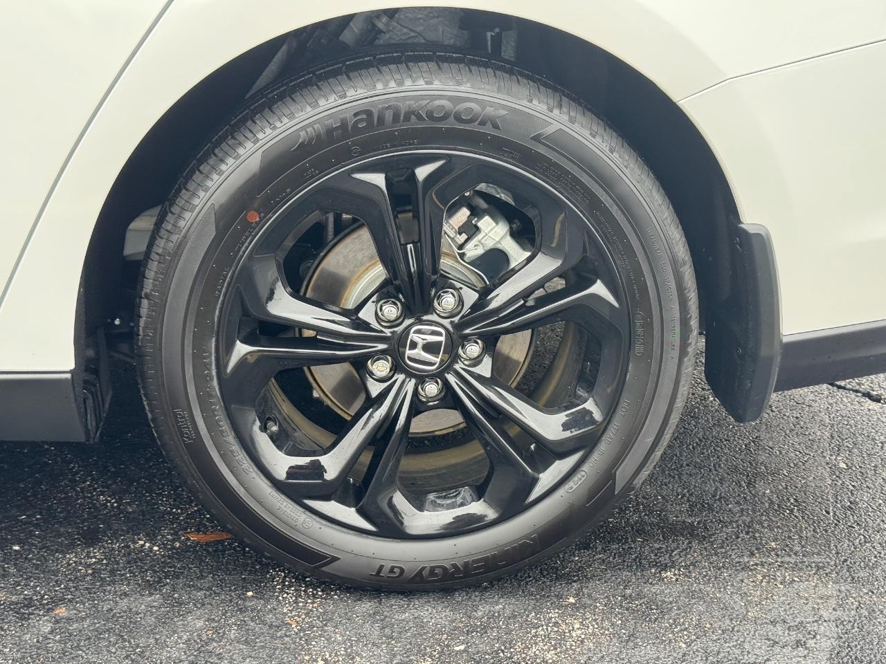 Honda Accord Sedan Vehicle Full-screen Gallery Image 07