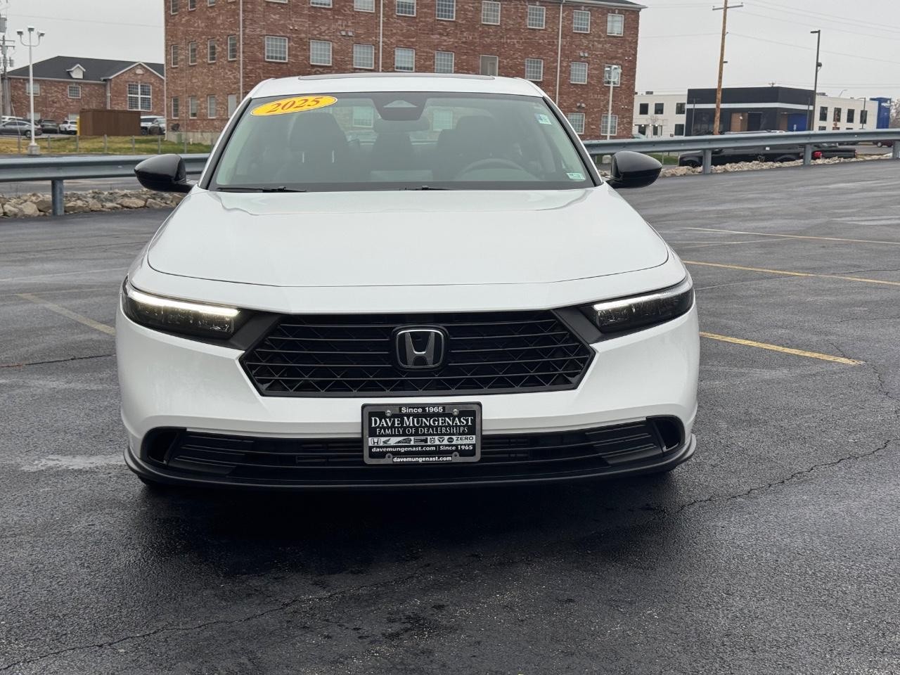 Honda Accord Sedan Vehicle Full-screen Gallery Image 09