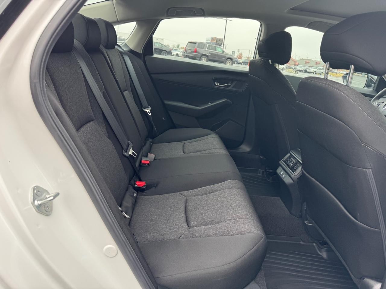 Honda Accord Sedan Vehicle Full-screen Gallery Image 10