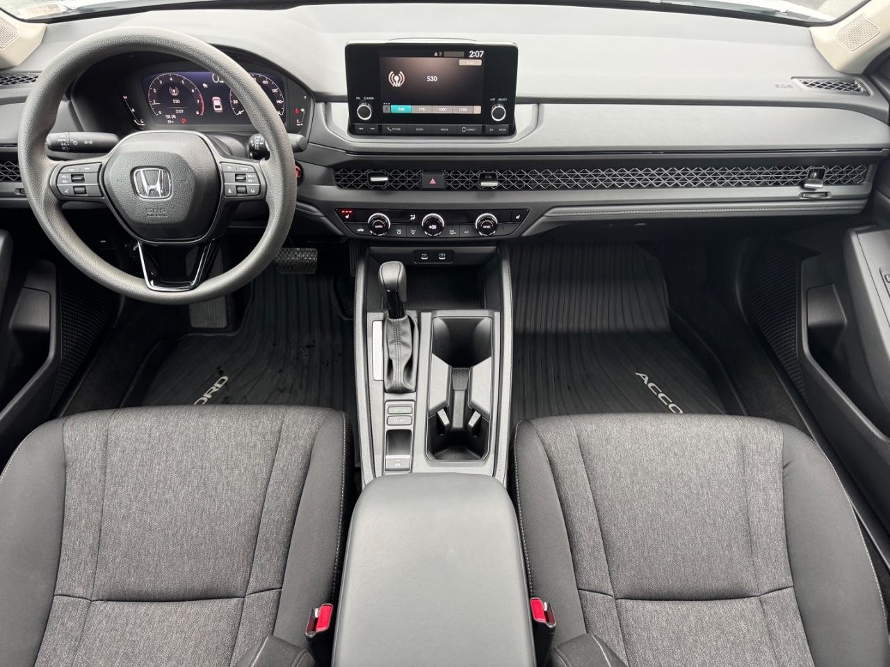 Honda Accord Sedan Vehicle Full-screen Gallery Image 11