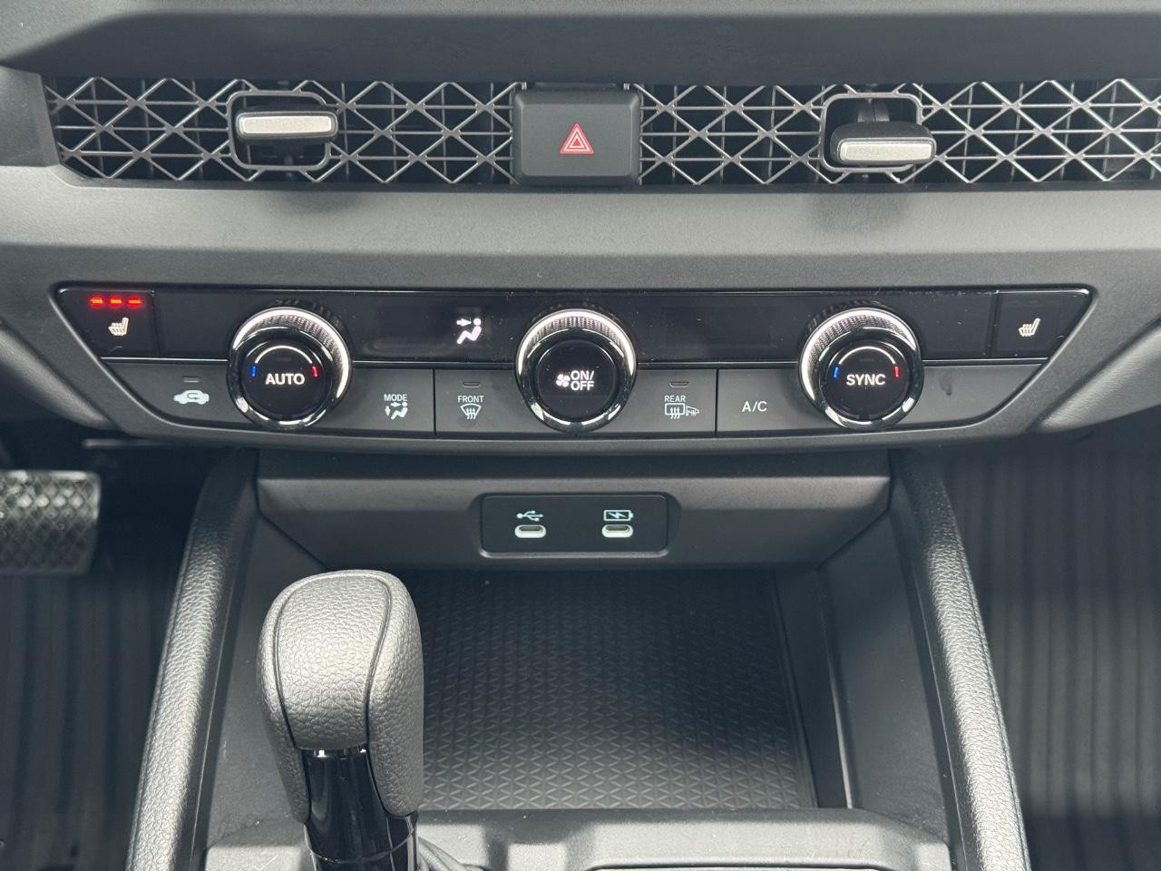 Honda Accord Sedan Vehicle Full-screen Gallery Image 14