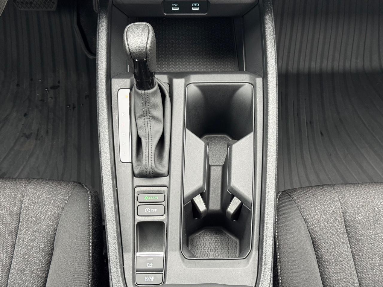 Honda Accord Sedan Vehicle Full-screen Gallery Image 15