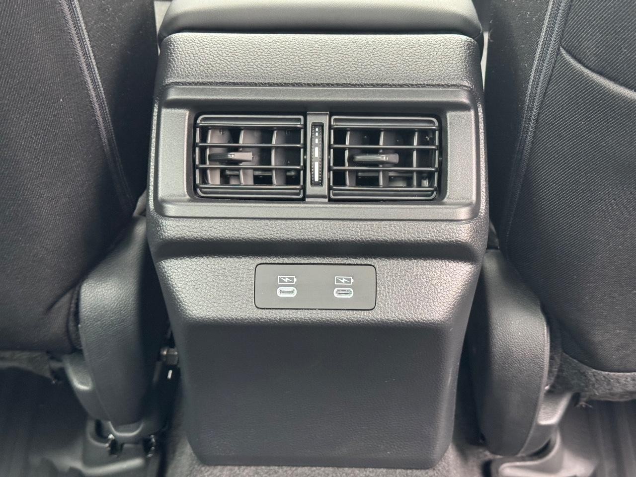 Honda Accord Sedan Vehicle Full-screen Gallery Image 16