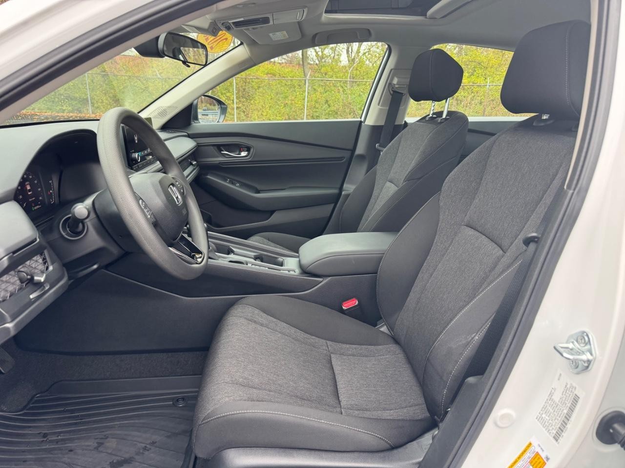 Honda Accord Sedan Vehicle Full-screen Gallery Image 18