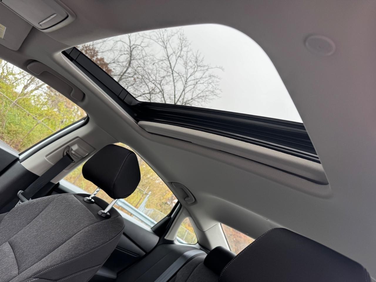 Honda Accord Sedan Vehicle Full-screen Gallery Image 19