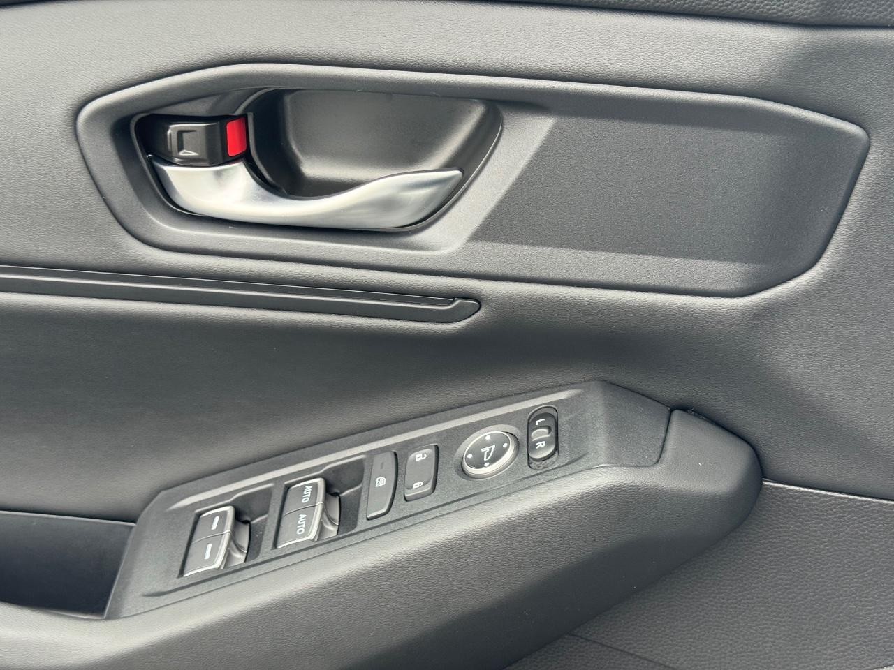 Honda Accord Sedan Vehicle Full-screen Gallery Image 24