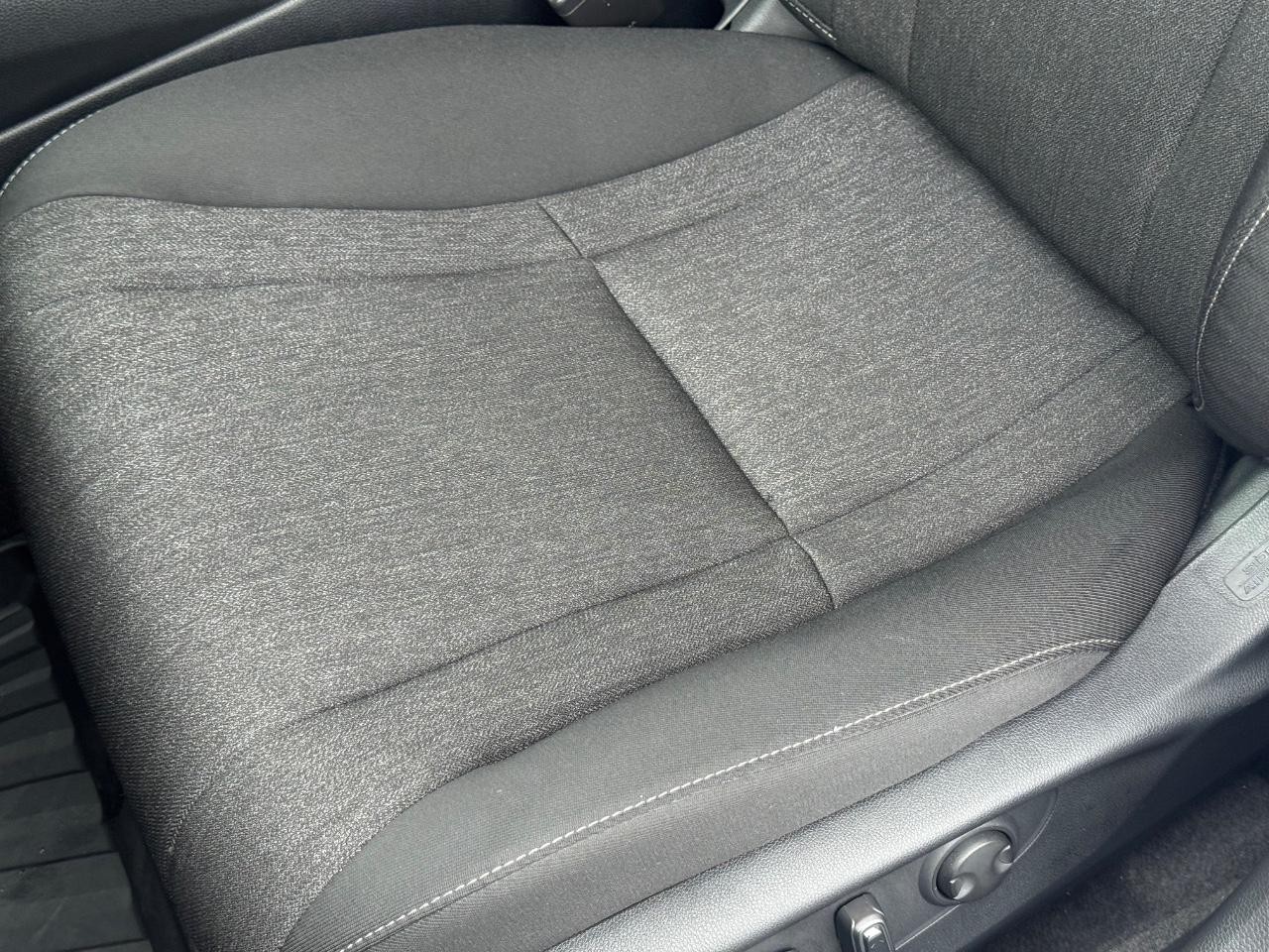 Honda Accord Sedan Vehicle Full-screen Gallery Image 25