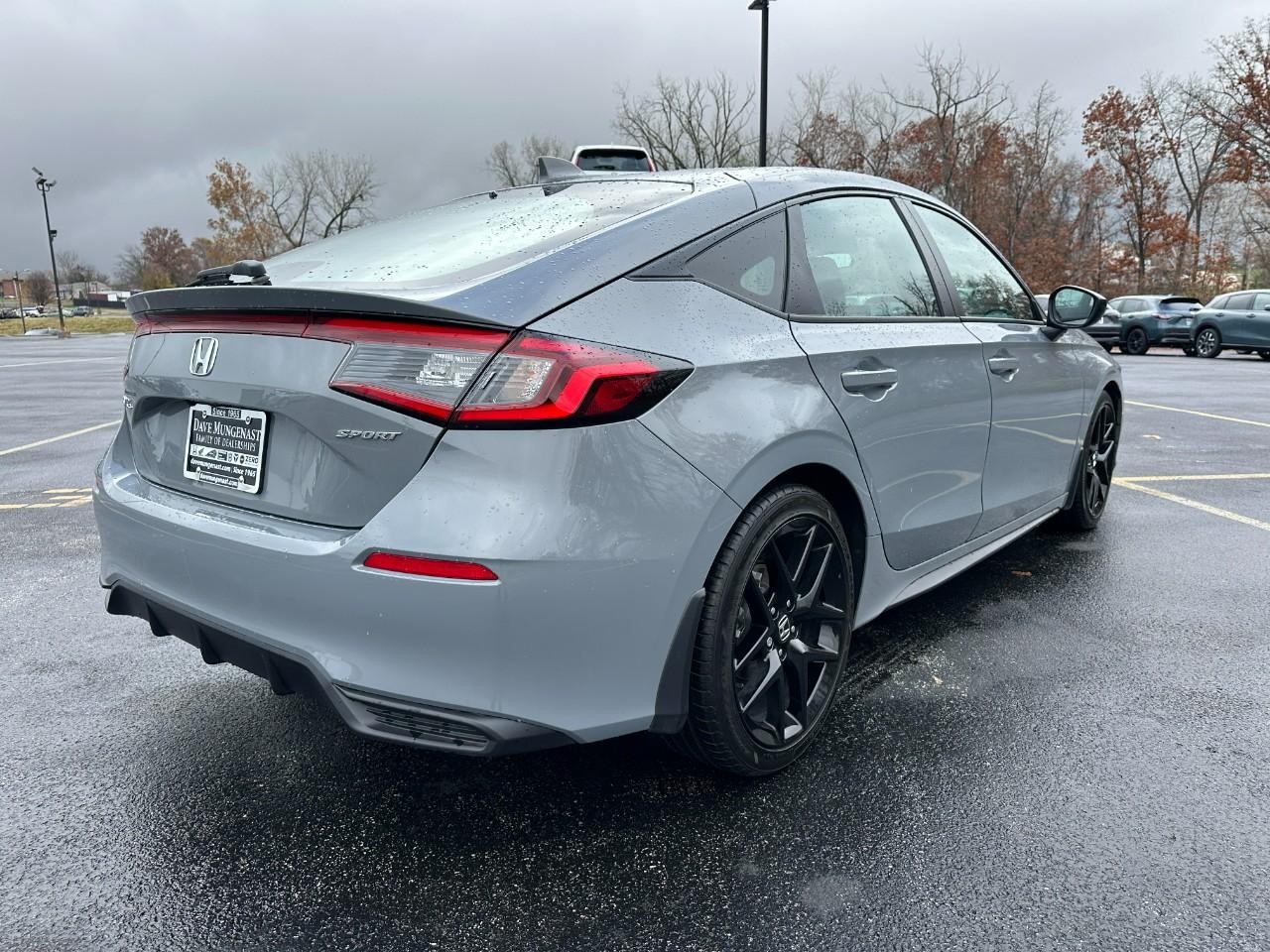 Honda Civic Hatchback Vehicle Full-screen Gallery Image 03