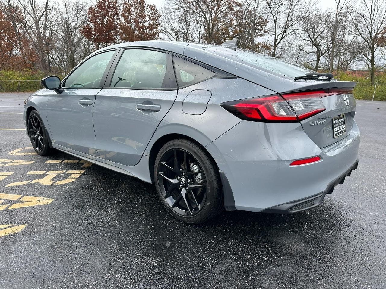 Honda Civic Hatchback Vehicle Full-screen Gallery Image 06