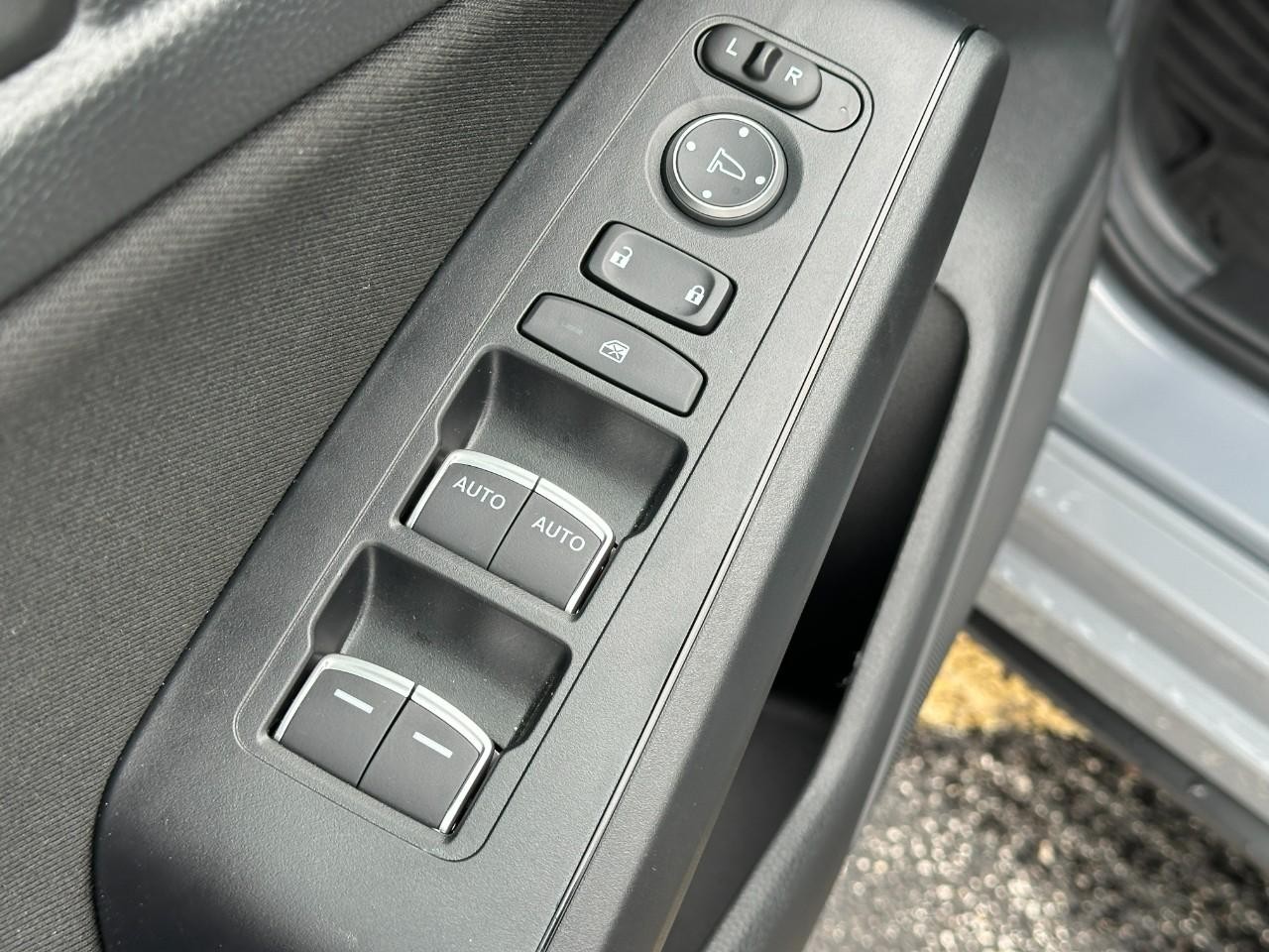 Honda Civic Hatchback Vehicle Full-screen Gallery Image 16