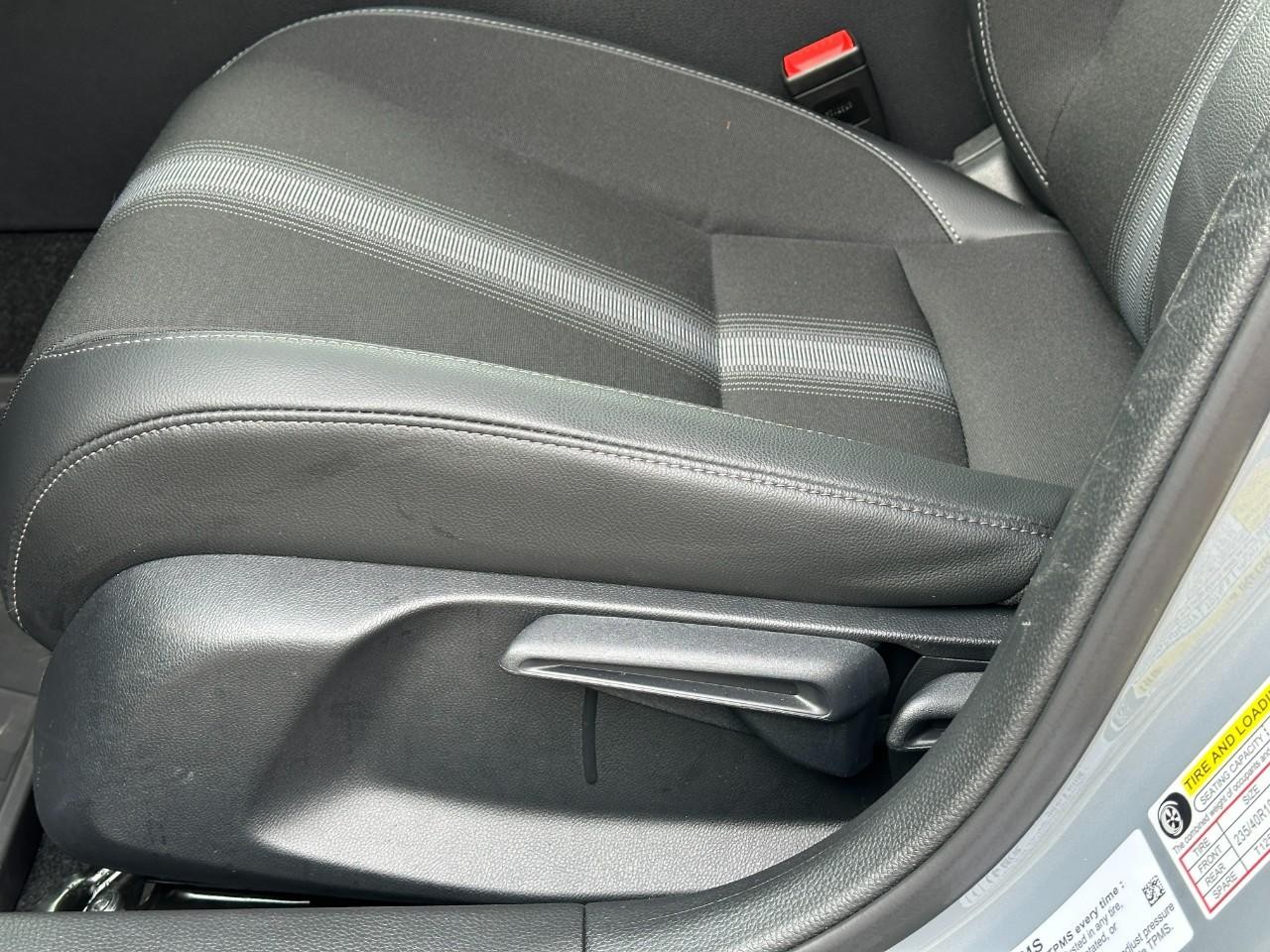 Honda Civic Hatchback Vehicle Full-screen Gallery Image 17