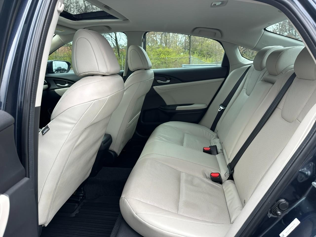 Honda Insight Vehicle Full-screen Gallery Image 10