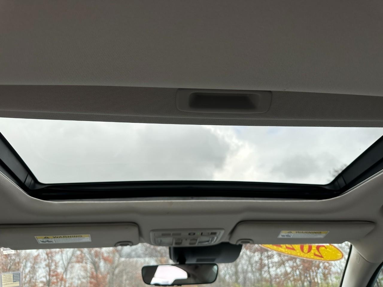 Honda Insight Vehicle Full-screen Gallery Image 11