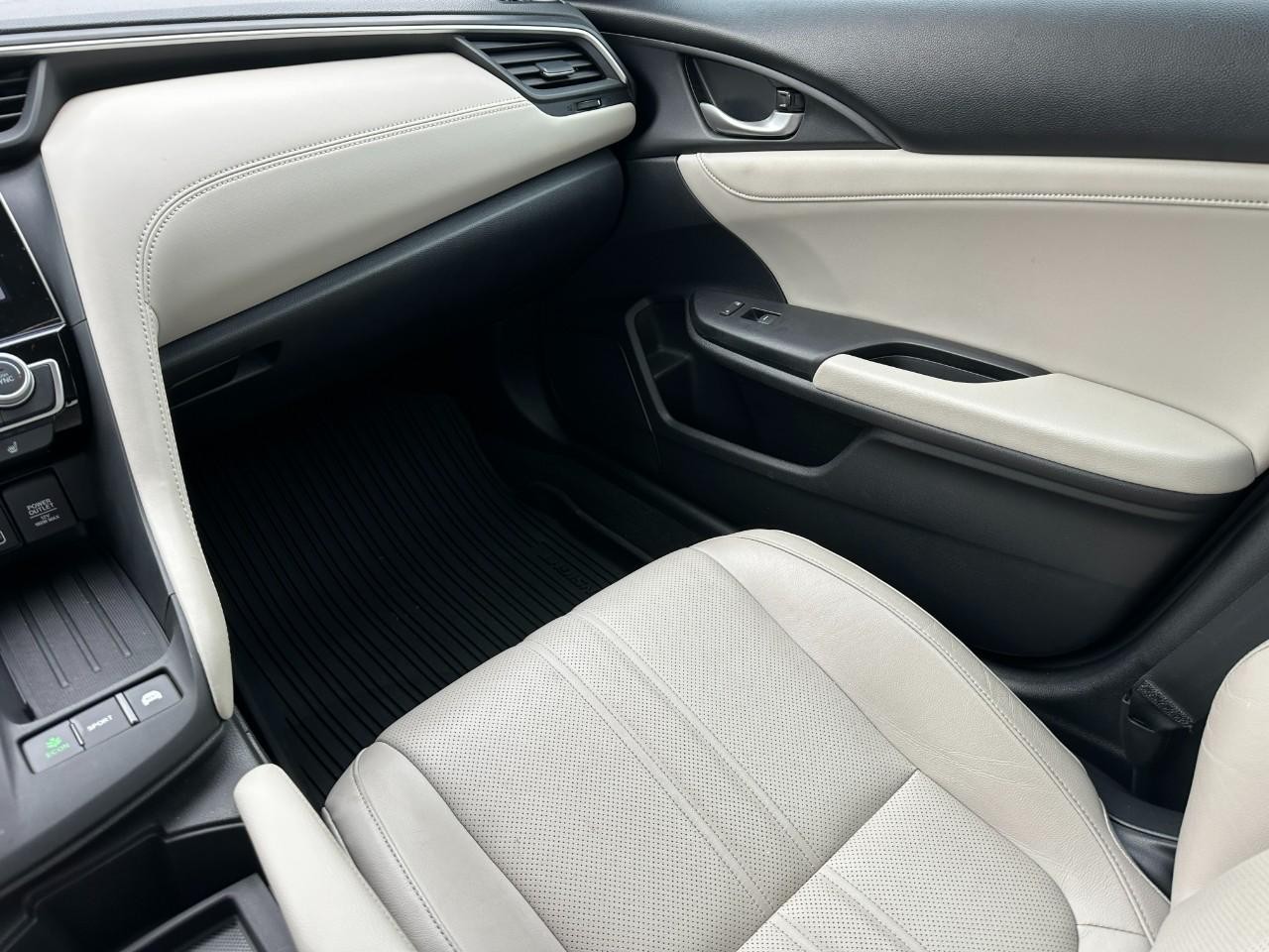 Honda Insight Vehicle Full-screen Gallery Image 16