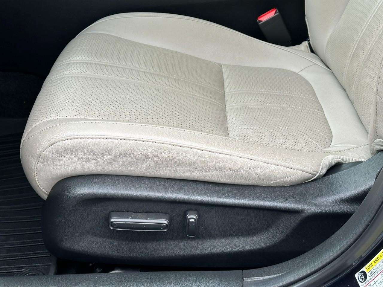 Honda Insight Vehicle Full-screen Gallery Image 17