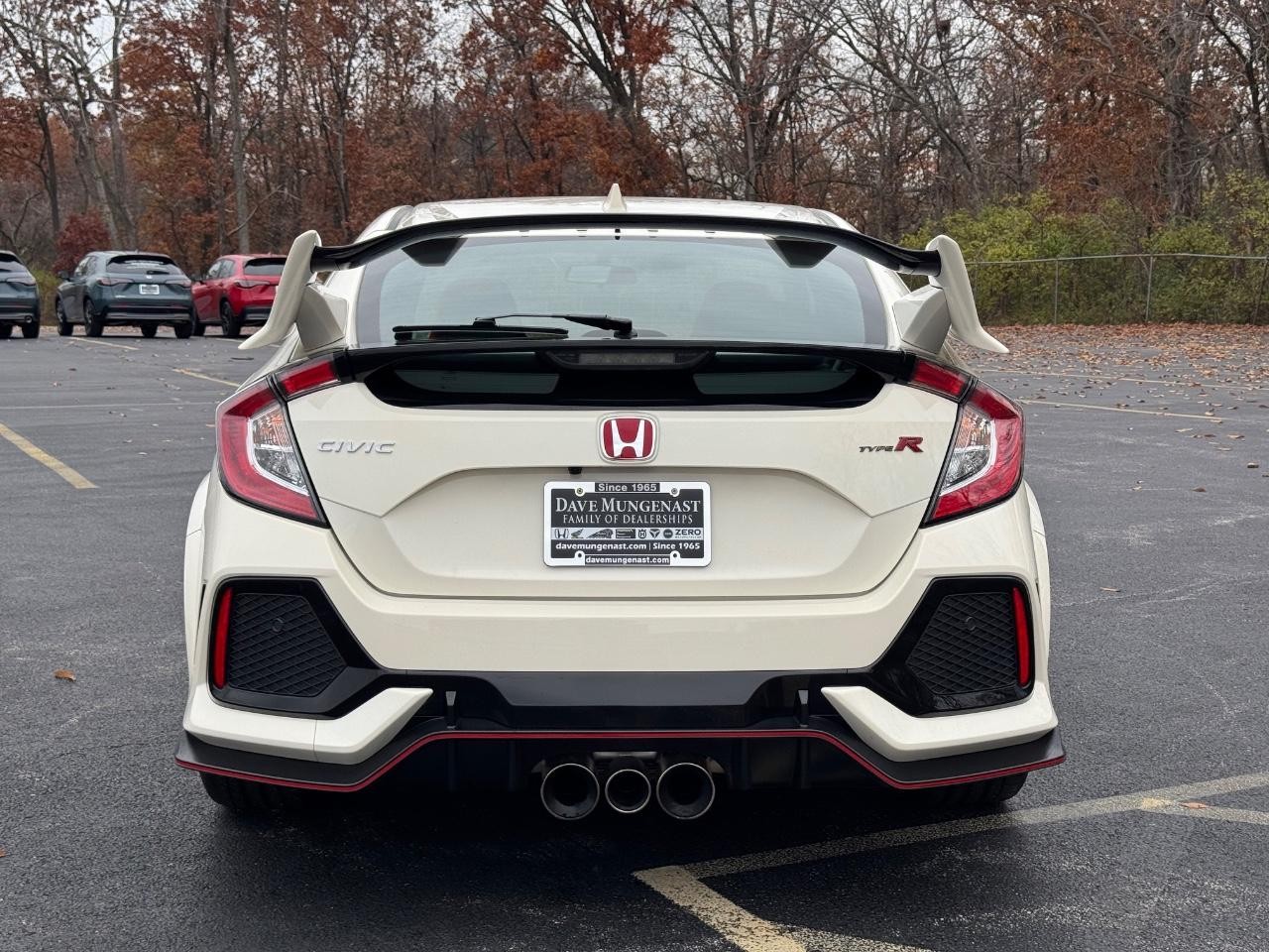 Honda Civic Type R Vehicle Full-screen Gallery Image 05