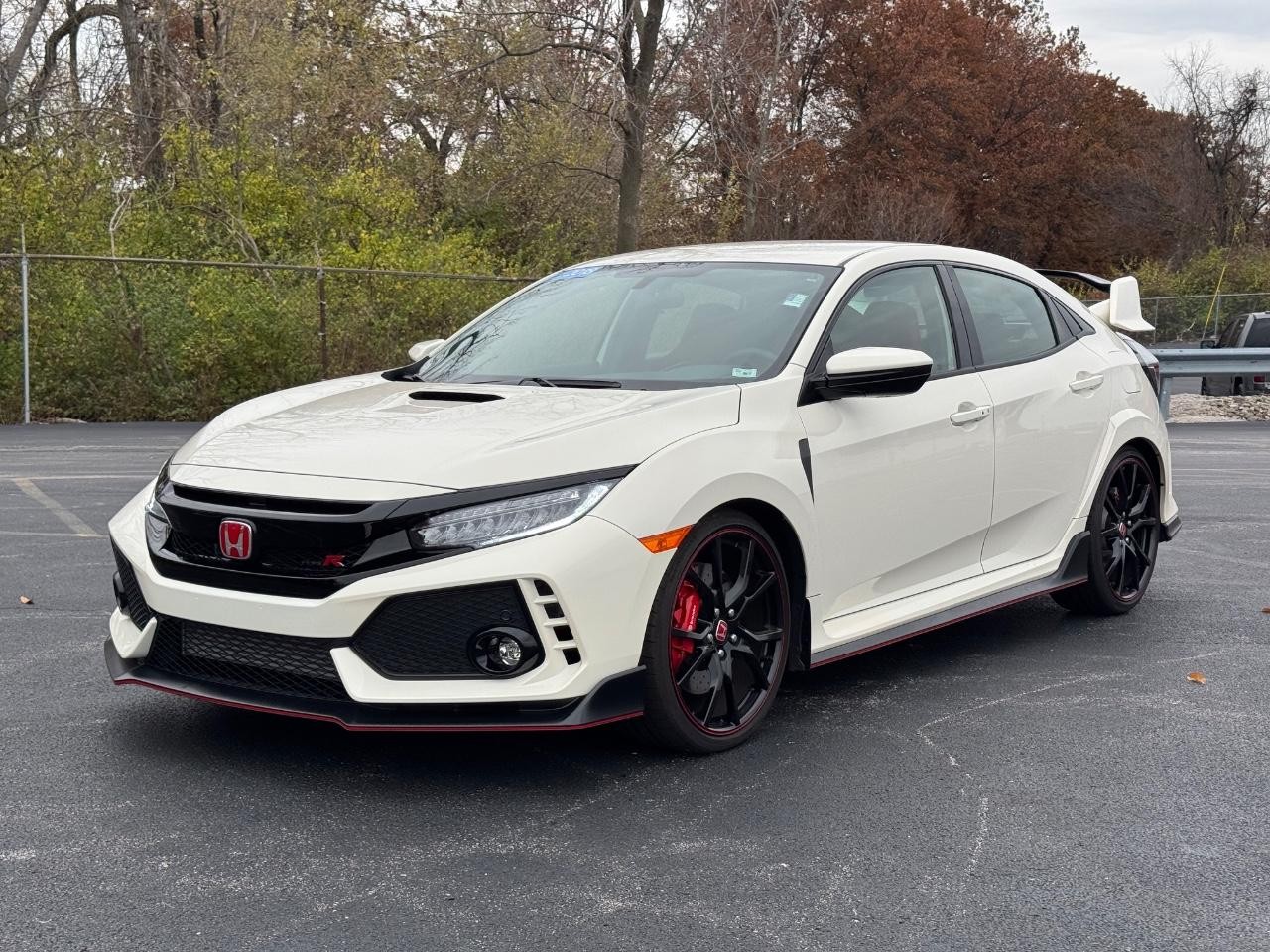 Honda Civic Type R Vehicle Full-screen Gallery Image 08