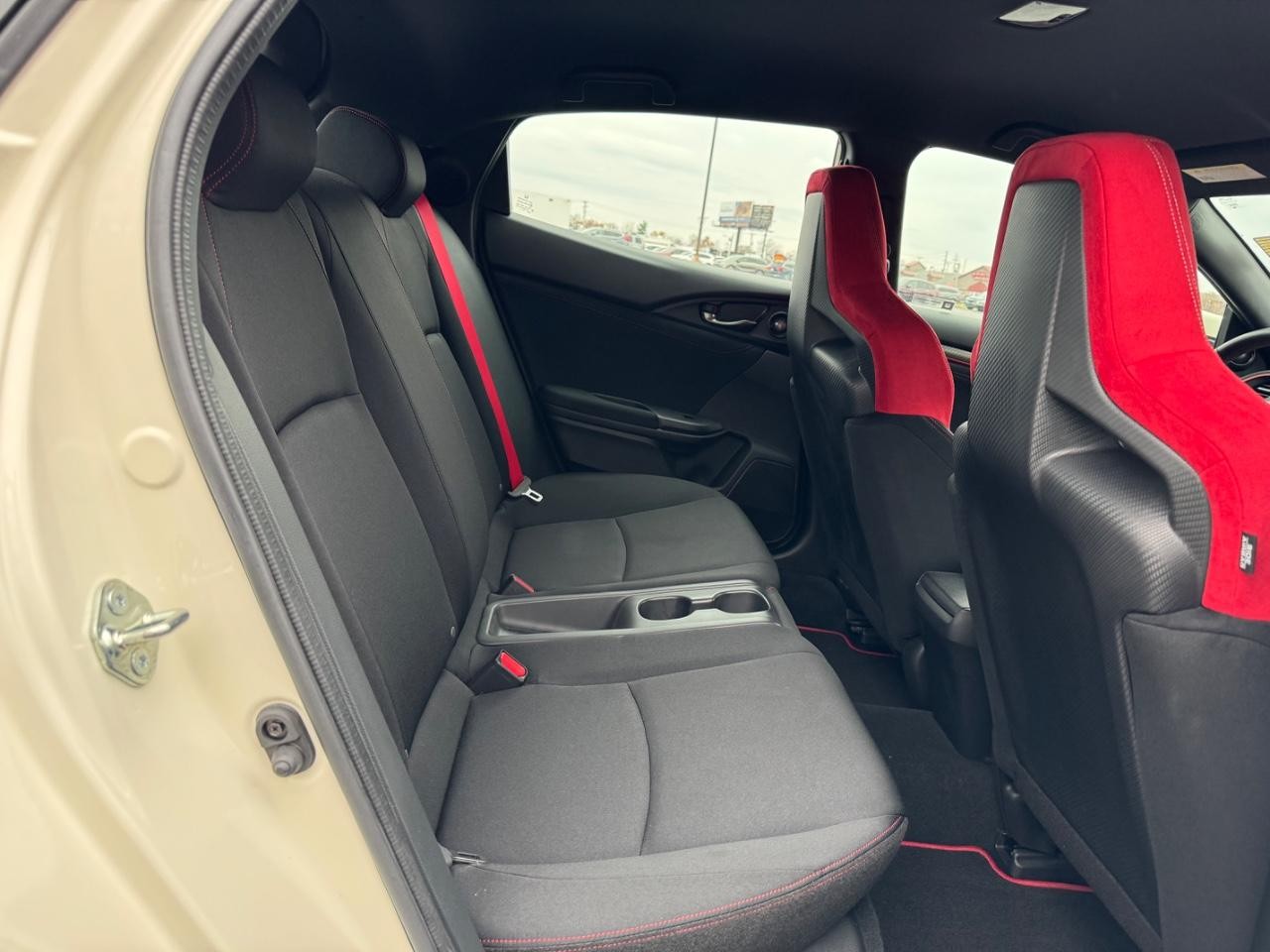 Honda Civic Type R Vehicle Full-screen Gallery Image 10