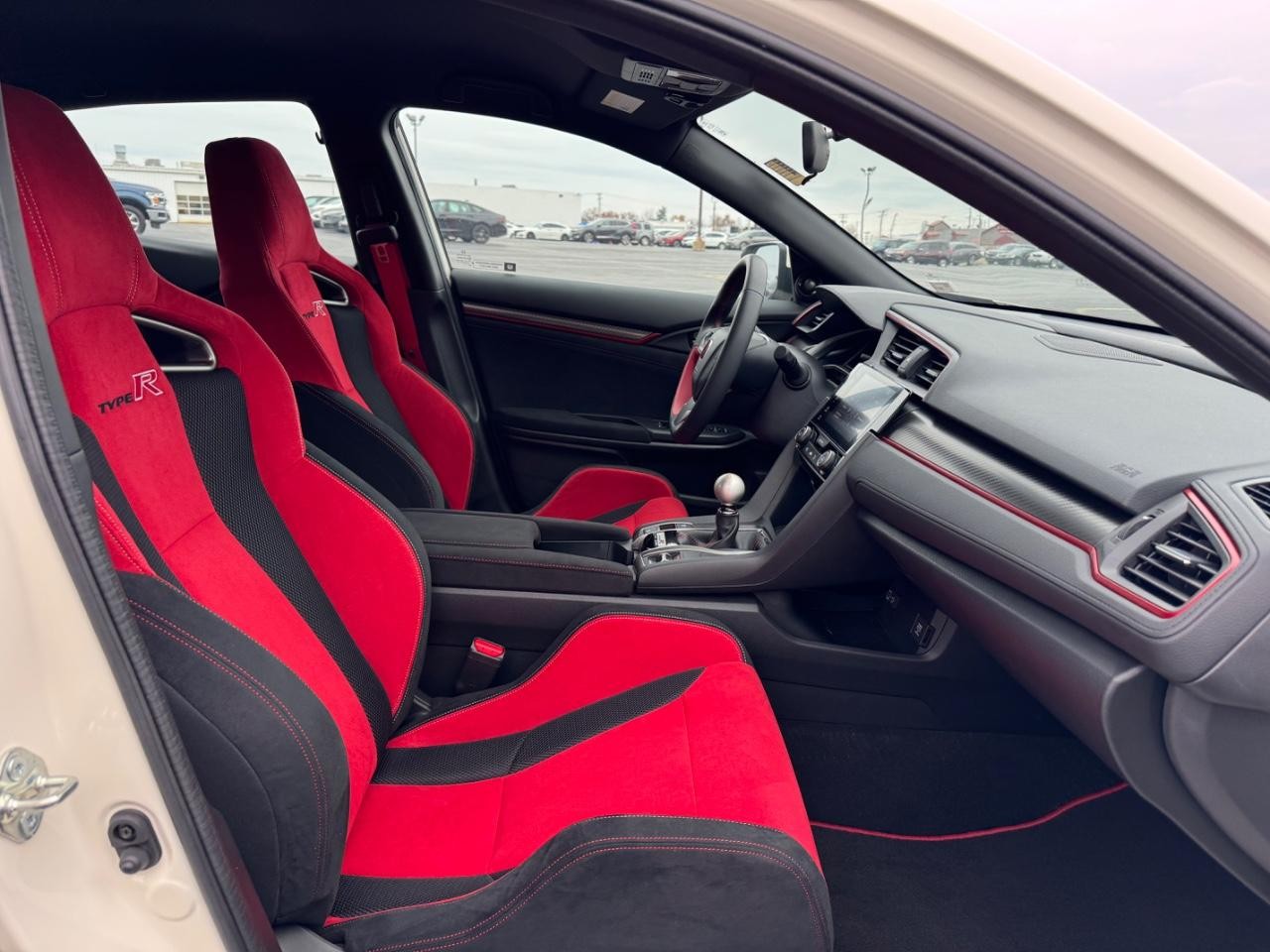 Honda Civic Type R Vehicle Full-screen Gallery Image 15