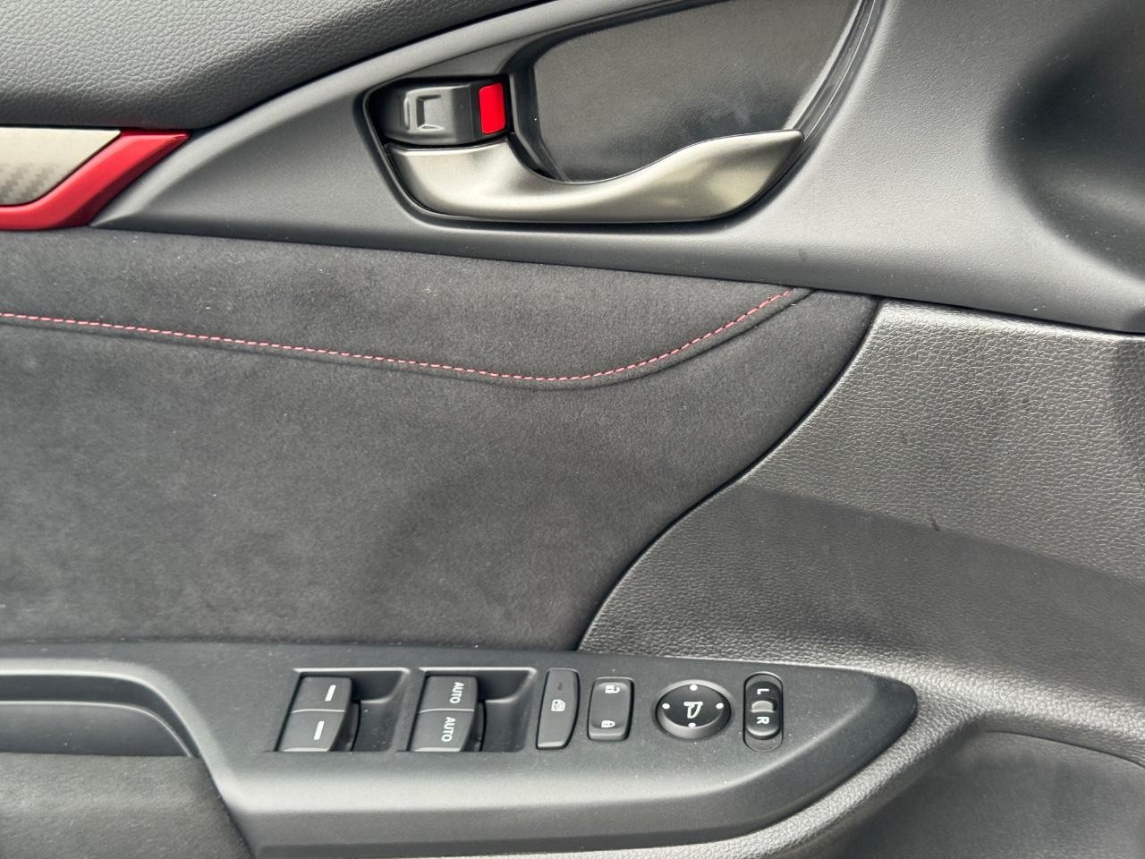 Honda Civic Type R Vehicle Full-screen Gallery Image 23