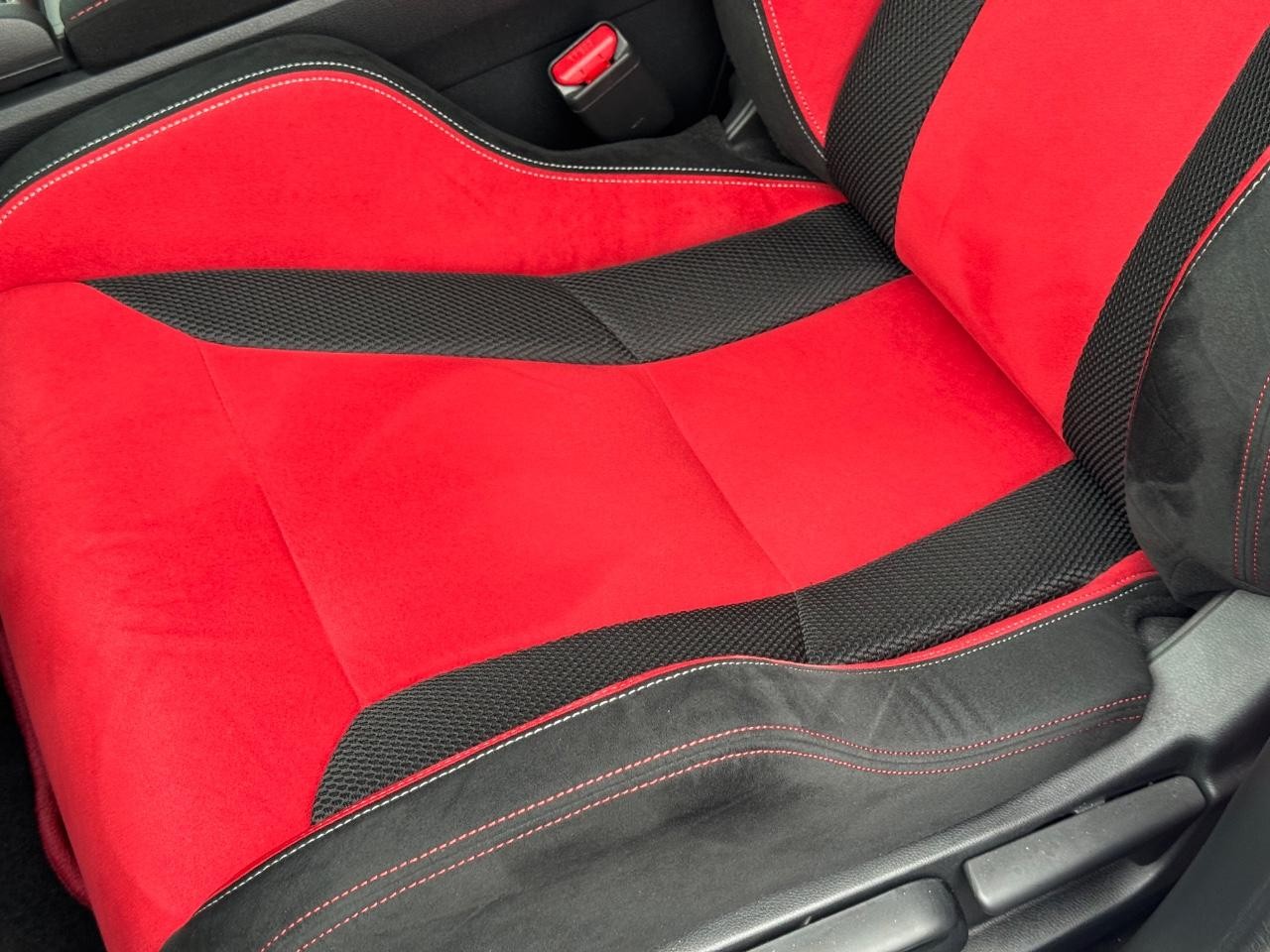 Honda Civic Type R Vehicle Full-screen Gallery Image 24